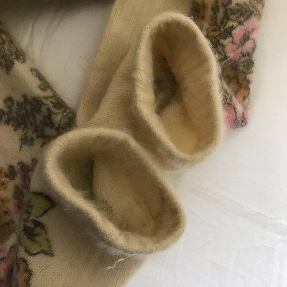 Vintage 1950's Cream Victorian Floral Scene Angora Type Short Cardigan Sweater - Picture 14 of 16